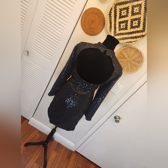 Elegant Black Sequin Mini Dress With Cut Out - Picture 8 of 10